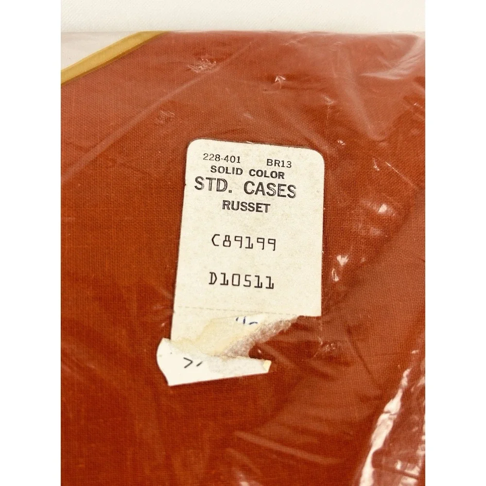 Cannon Gold Label No Iron 50/50 Cotton/Poly Two Standard Pillowcases Russet Red